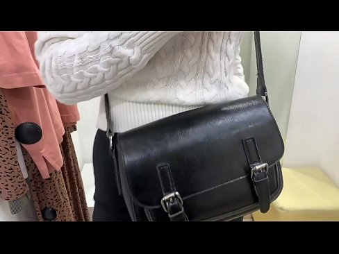 ❤️ Мастурбатсияи оммавии зани ҷавон ФералБерри бо дилдо дар утоқи мувофиқ ️❌ Видео мақъад дар мо ❌❤